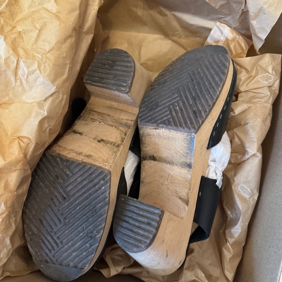 Black Leather Size 7 Swedish Clogs T-Bar - Picture 4 of 5